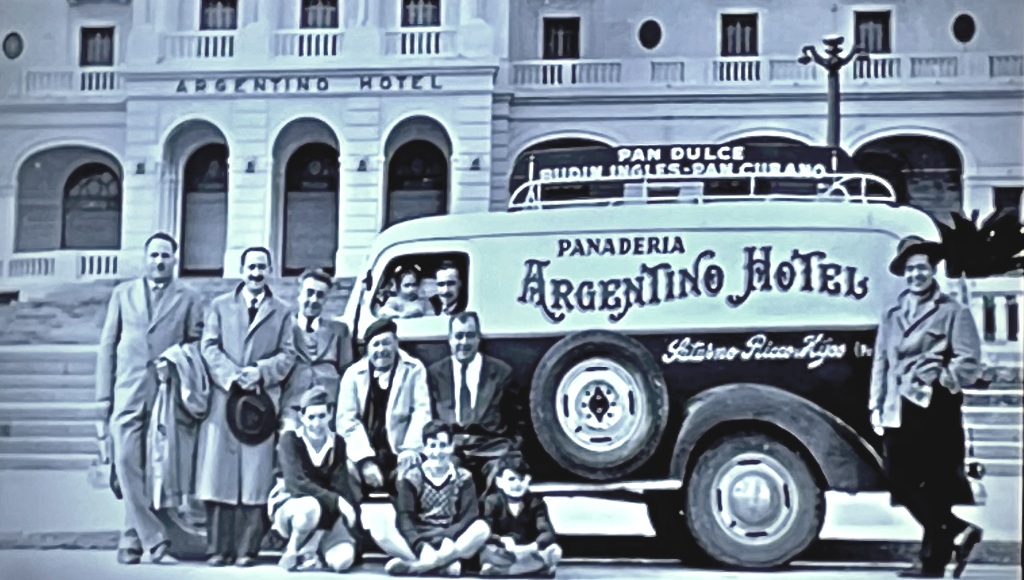 12 4 Aviso Panaderia Arg Hotel video prof Reborido